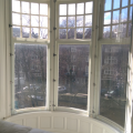 Gebogen glas geen probleem. Als straks de luxaflexen weer hangen.....
